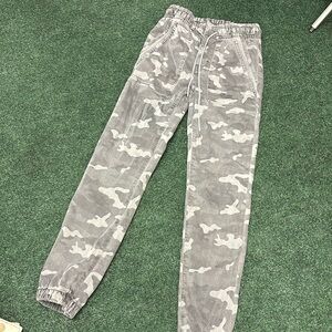 American Eagle Outfitters Gray & Light Gray Camouflage Boyfriend Jeans